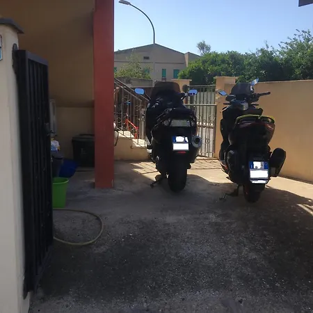 La Via Del Mare Sei Gia A Casa, Parcheggio Per Moto E Bici 3* Oristano