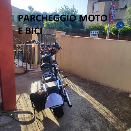 Гостевой дом La Via Del Mare Sei Gia A Casa, Parcheggio Per Moto E Bici