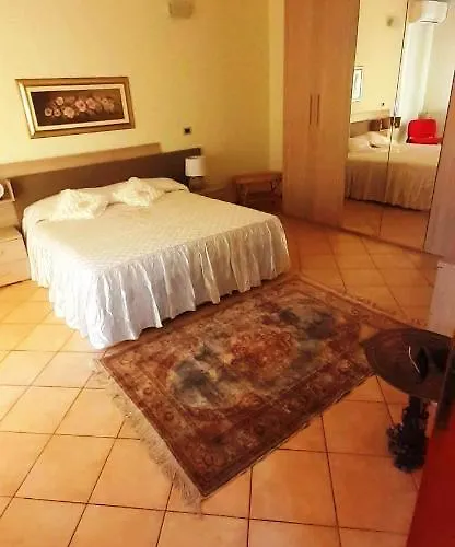 La Via Del Mare Pensión 3*